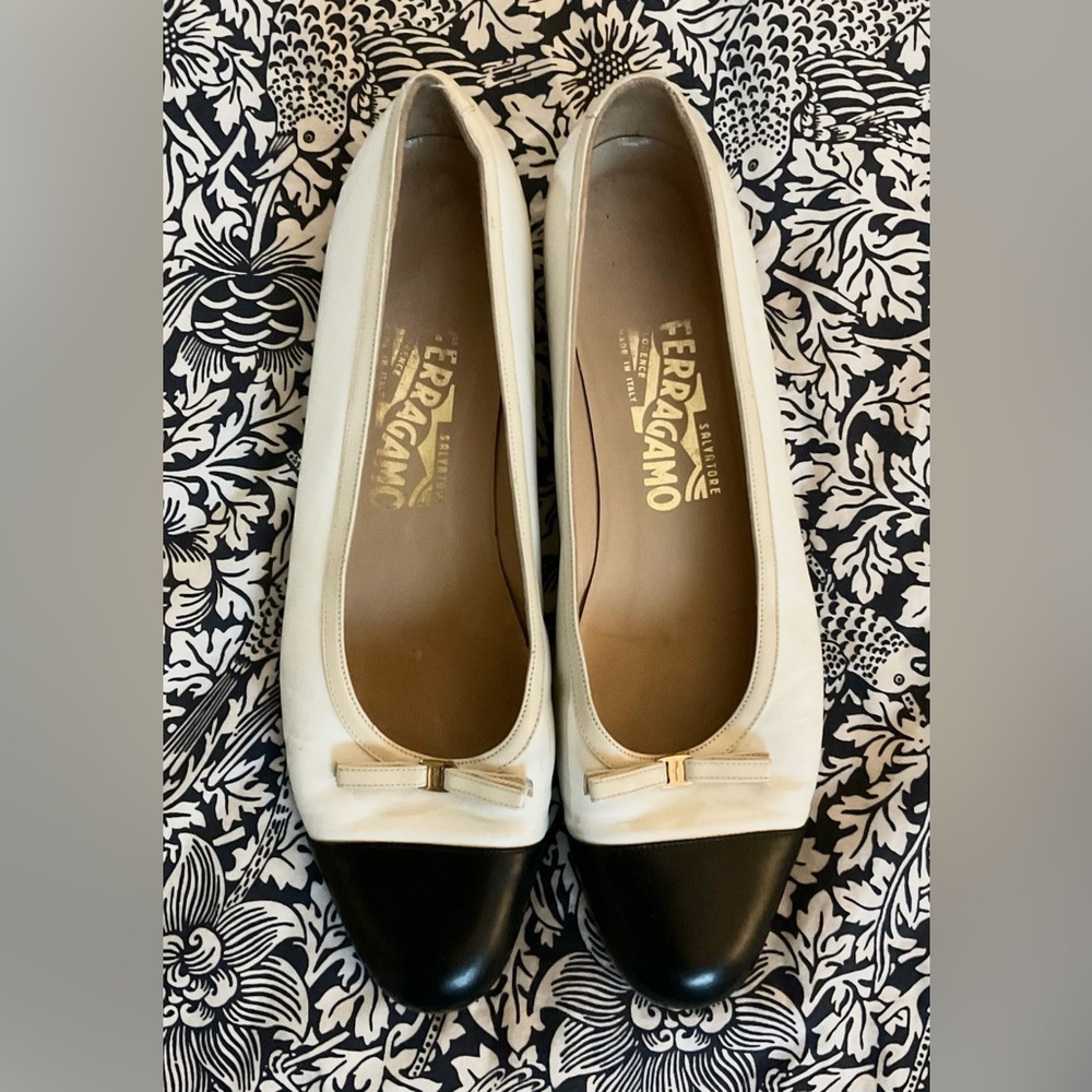 Salvatore Ferragamo Brown Leather Flats Size:9.5 Pre Owned Worn Soles